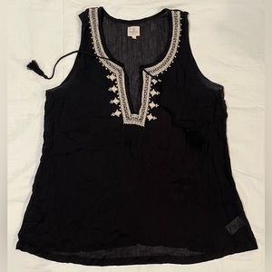 Banana Republic Black Tank Top with Cream Embroidery - Women’s Size XL